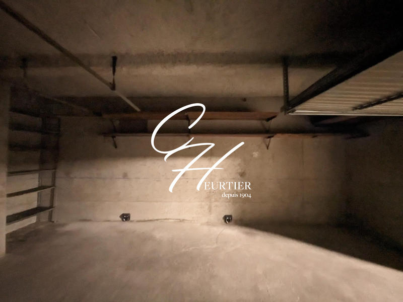 Parking / Garage - 28 m²