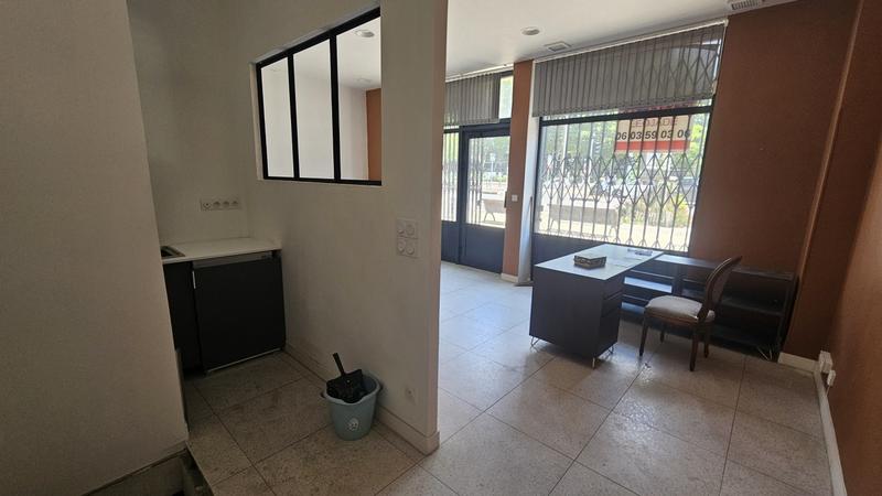 Magasins - 49 m² - 1 pièce