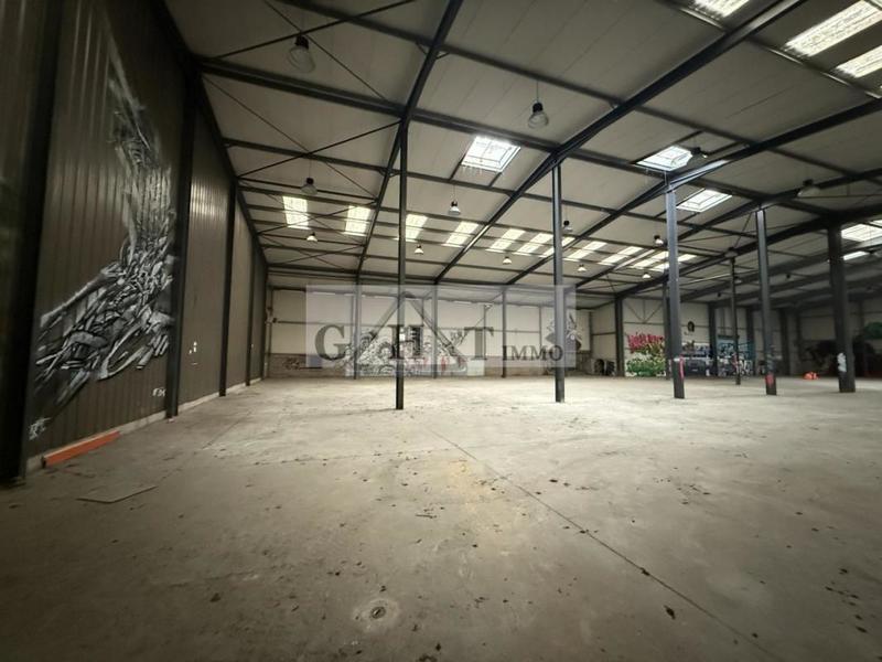Entrepôt - 4 250 m²