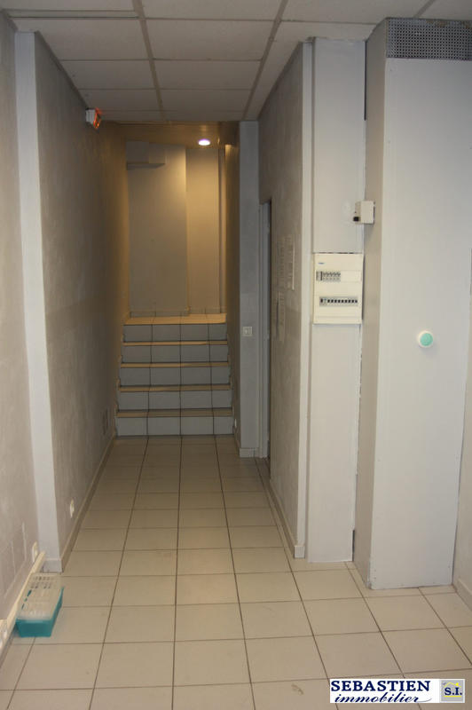 Local commercial - 76 m² - 6 pièces