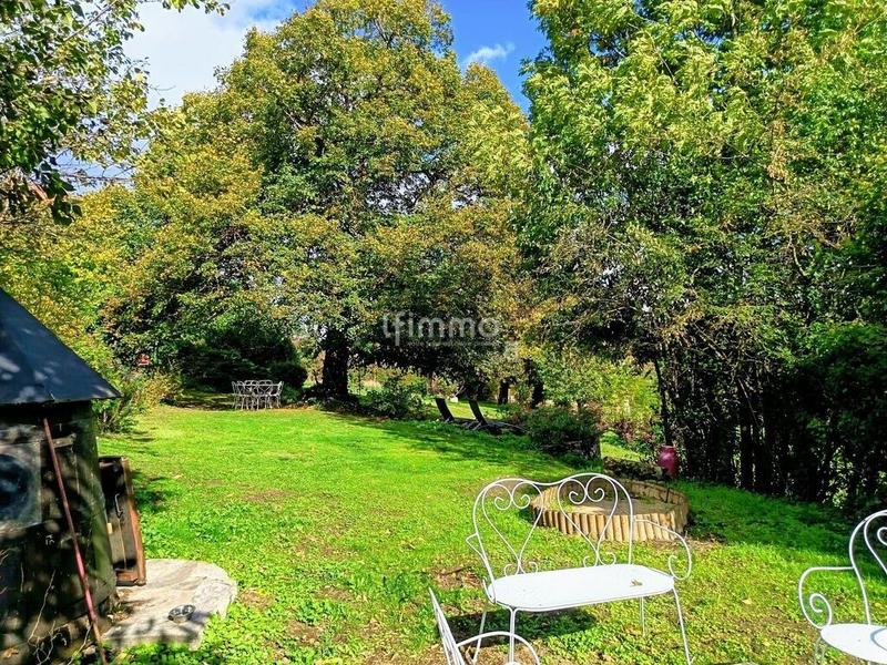 Propriété - 312 m² - 11 pièces