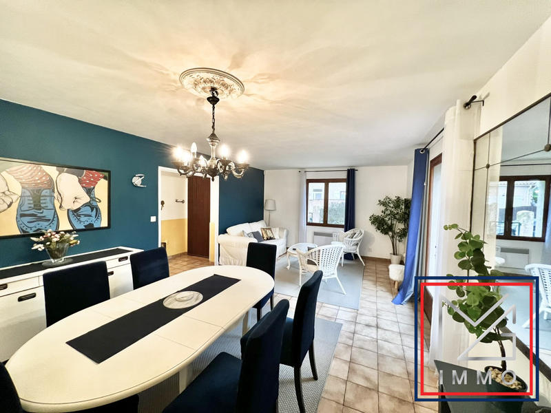 Maison - 239 m² - 8 pièces