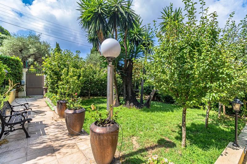 Maison - 246 m² - 6 pièces