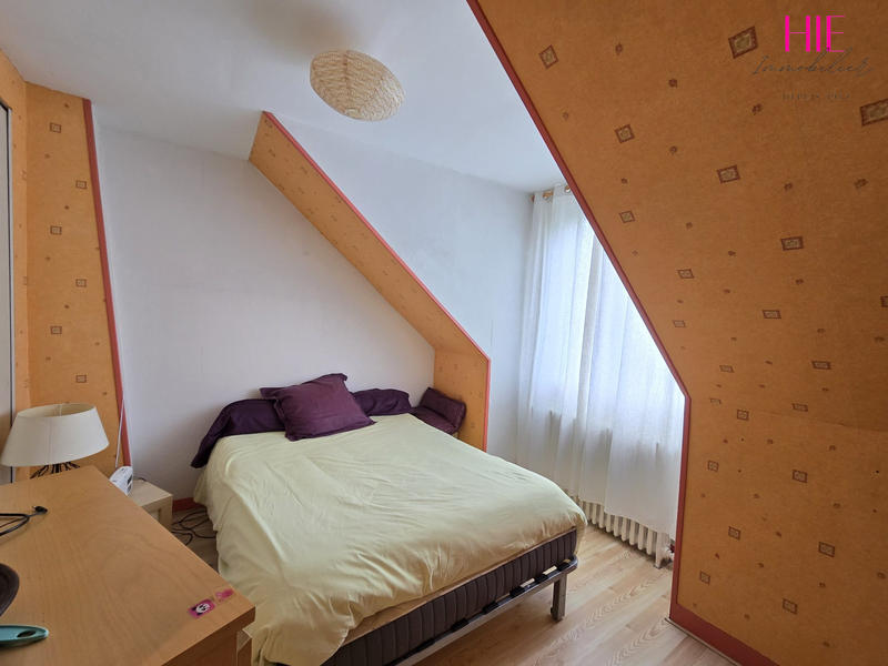 Maison traditionnelle - 90 m² - 6 pièces