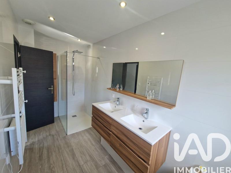 Maison - 230 m² - 9 pièces