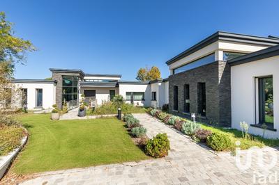 Maison - 690 m² - 11 pièces