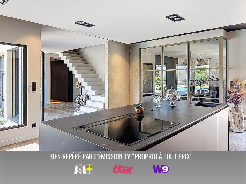 Maison - 243 m² - 8 pièces