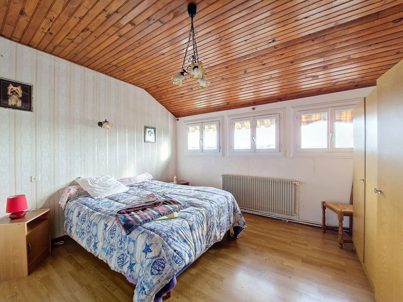 Maison - 1 131 m² - 6 pièces