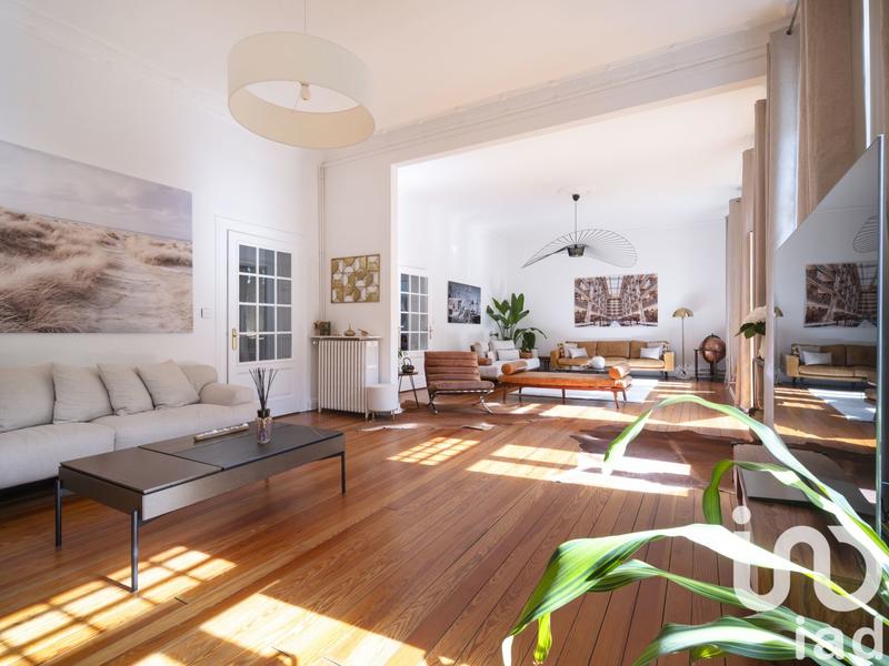 Appartement - 208 m² - 6 pièces