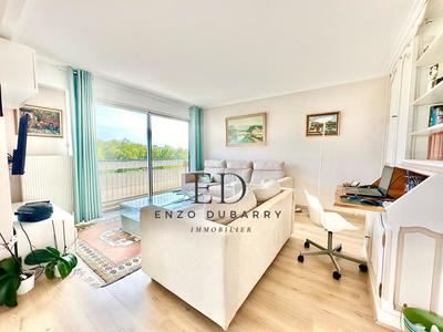 Appartement - 175 m² - 6 pièces