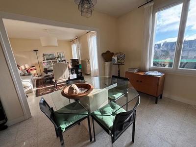 Maison - 185 m² - 9 pièces