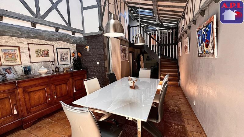 Maison - 220 m² - 5 pièces