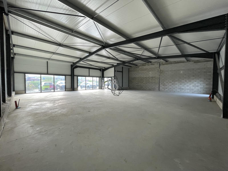 Local commercial - 217 m²