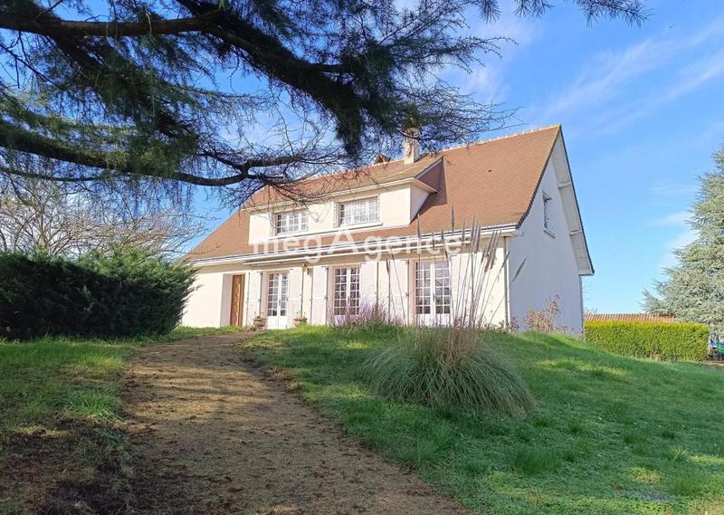 Maison traditionnelle - 230 m² - 8 pièces