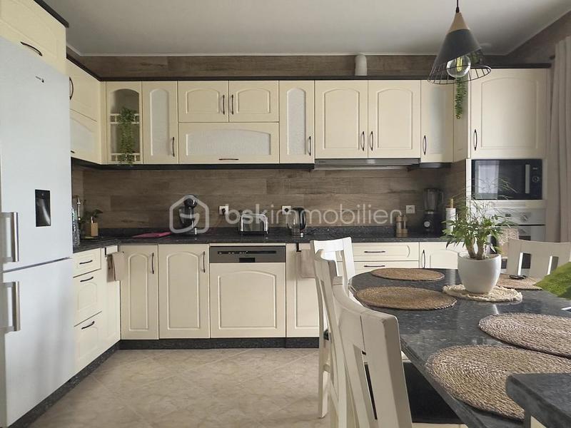 Maison traditionnelle - 165 m² - 8 pièces