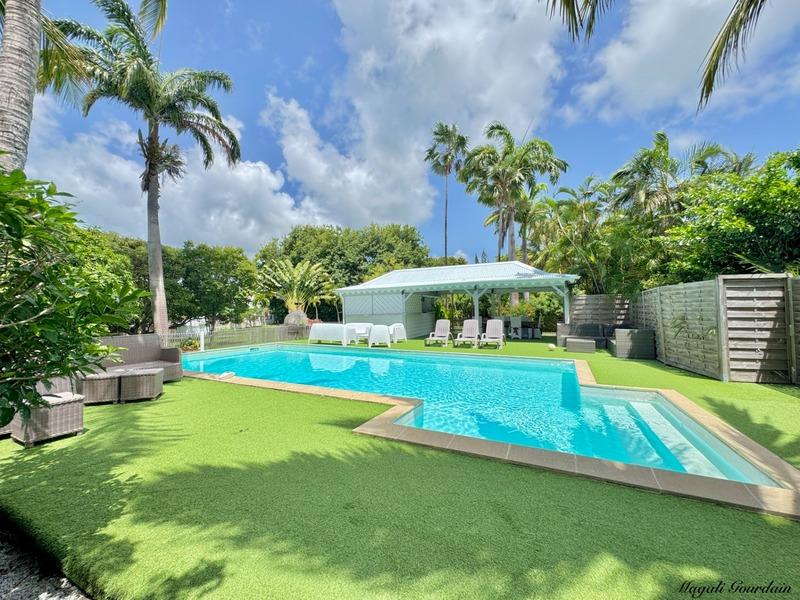 Propriété - 232 m² - 11 pièces