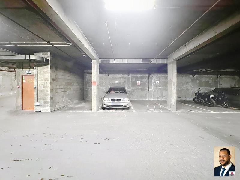 Parking / Garage - 11 m²