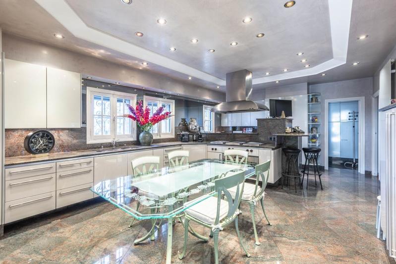 Villa - 360 m² - 8 pièces