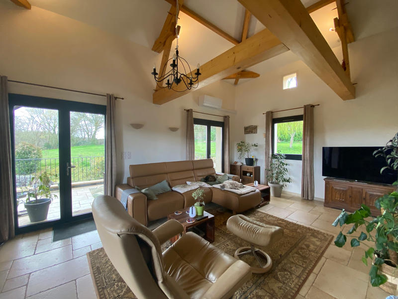 Maison - 208 m² - 6 pièces