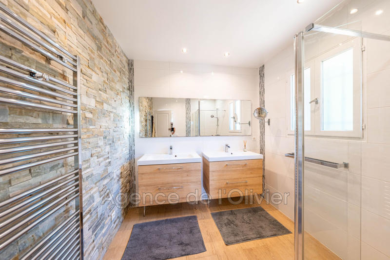 Maison - 227 m² - 7 pièces