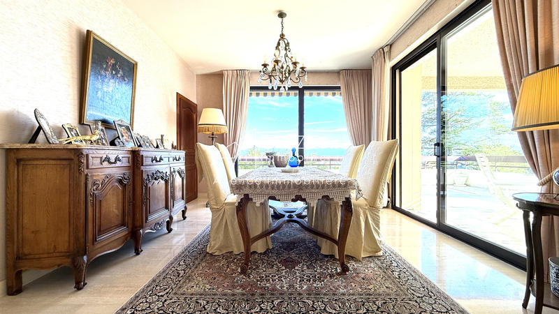 Maison - 330 m² - 12 pièces