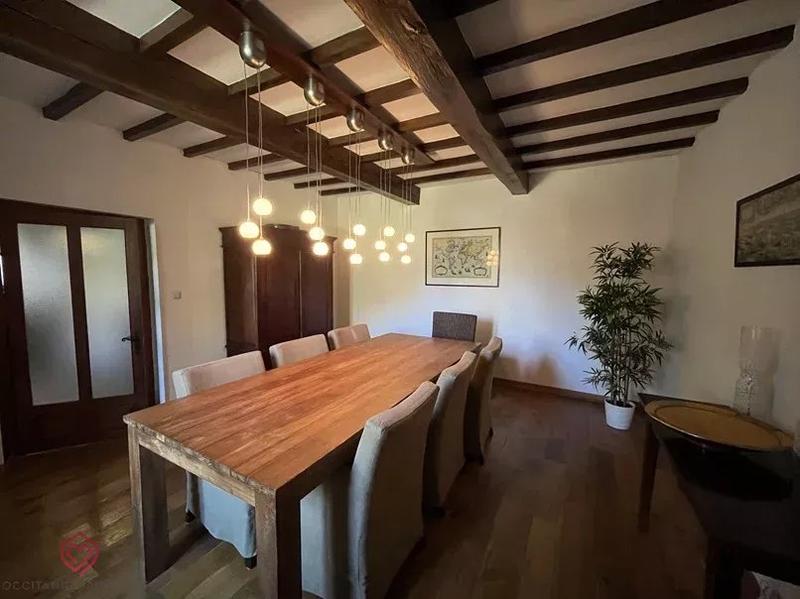 Propriété - 280 m² - 9 pièces