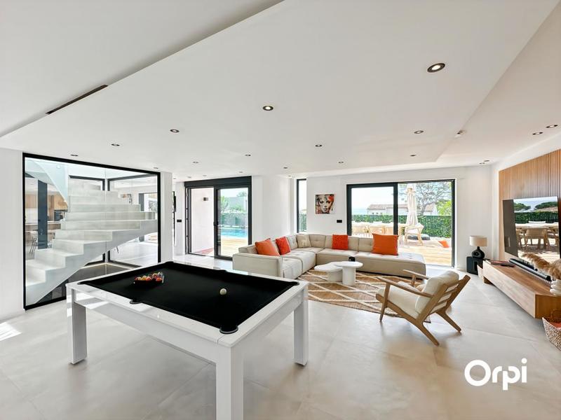 Villa - 242 m² - 5 pièces