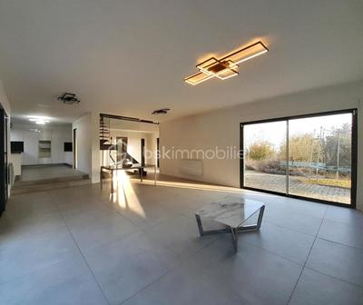 Maison - 163 m² - 5 pièces