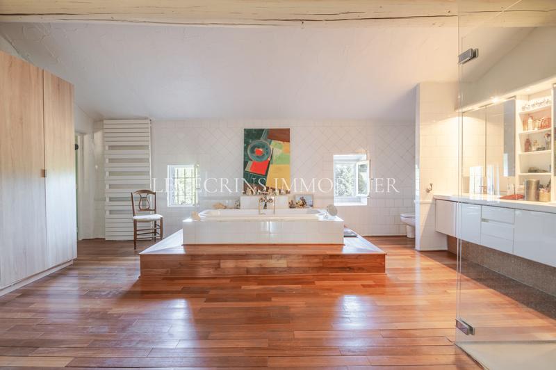 Maison - 600 m² - 8 pièces