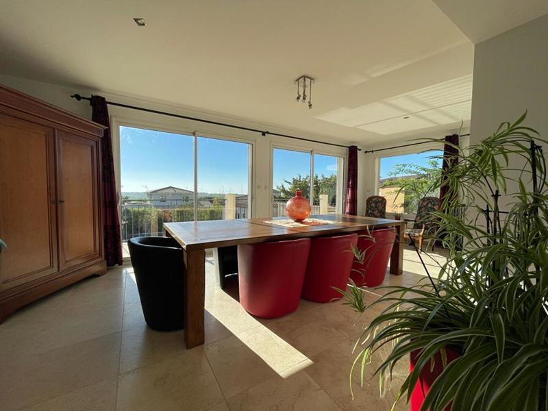 Maison - 288 m² - 10 pièces