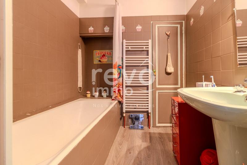 Maison de village - 183 m² - 9 pièces