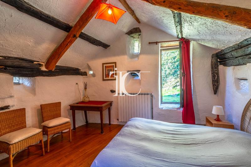 Propriété - 296 m² - 14 pièces