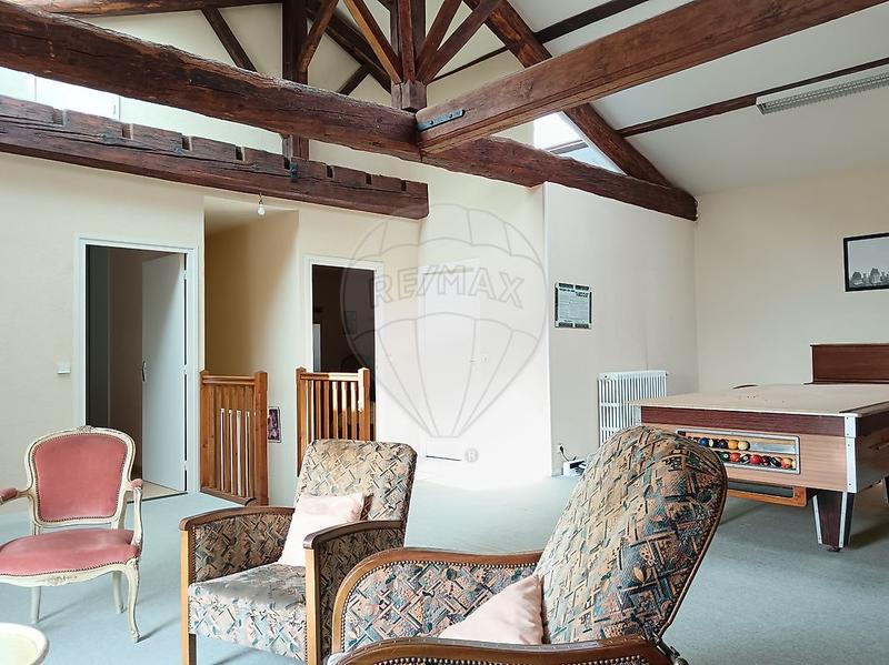 Maison - 296 m² - 10 pièces