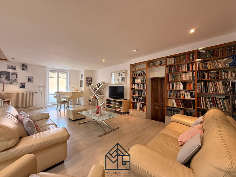 Maison - 361 m² - 10 pièces