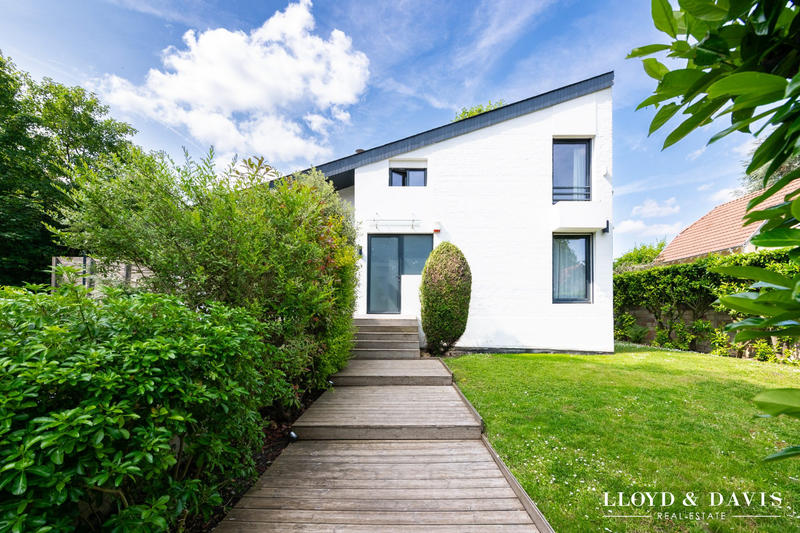 Maison - 326 m² - 8 pièces