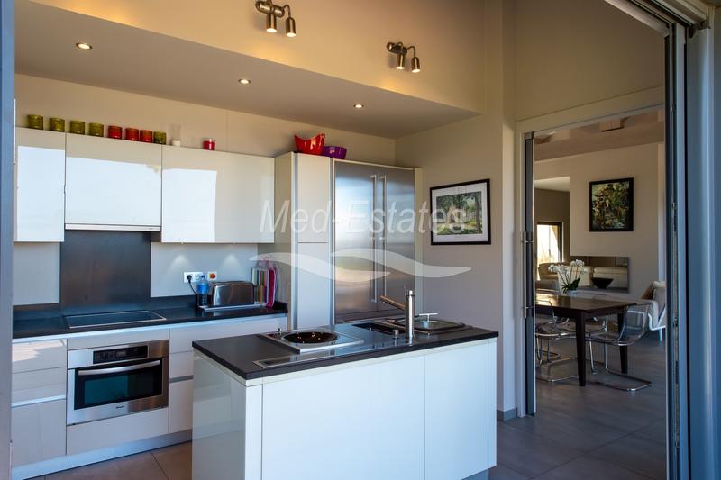 Maison - 277 m² - 7 pièces