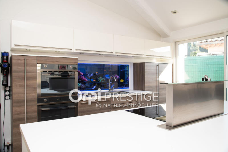 Villa - 201 m² - 9 pièces