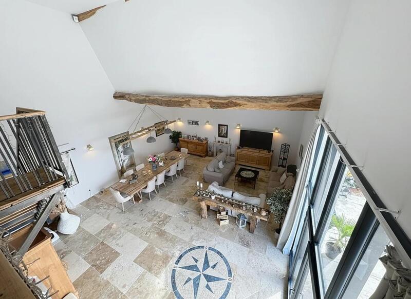 Propriété - 247 m² - 6 pièces