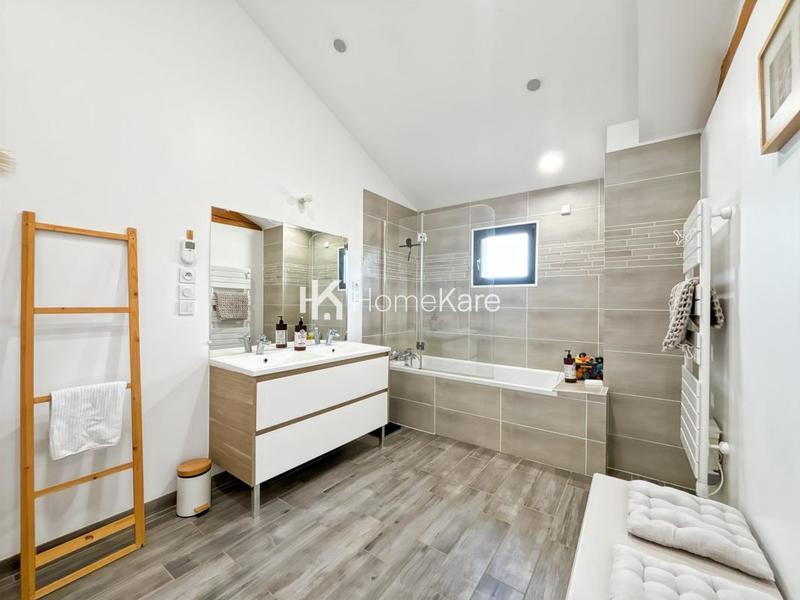 Maison - 185 m² - 4 pièces