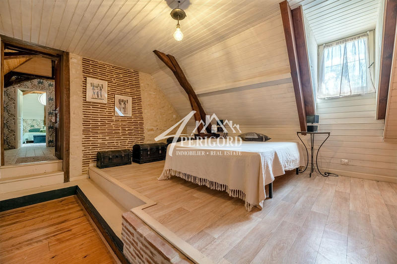 Maison ancienne - 360 m² - 13 pièces