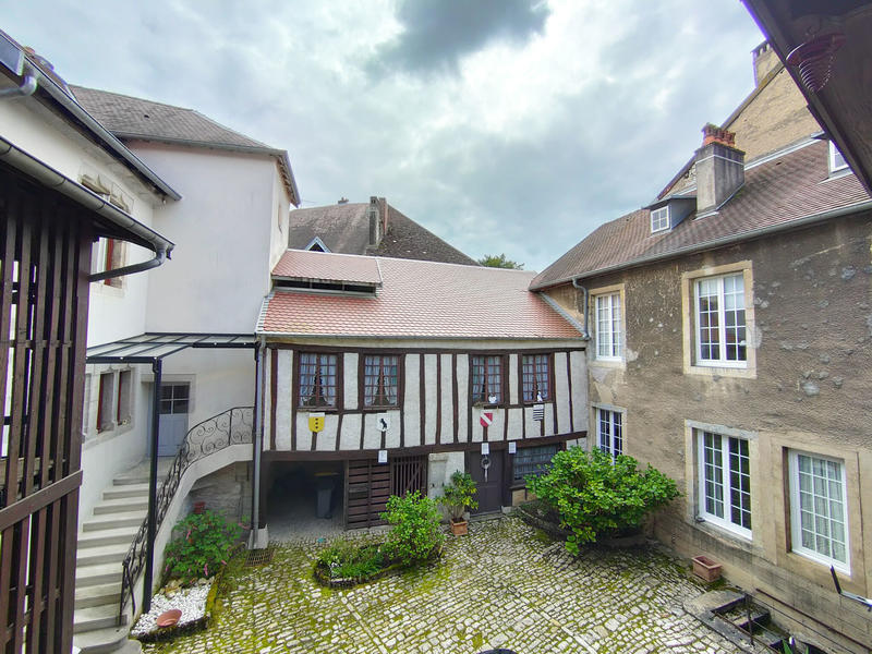 Propriété - 215 m² - 9 pièces