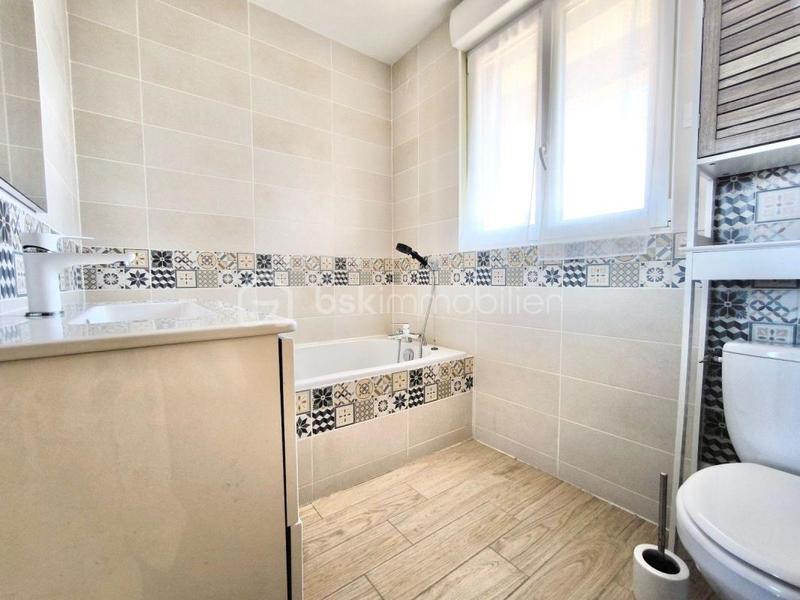 Maison traditionnelle - 135 m² - 6 pièces