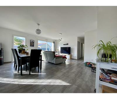 Maison - 90 m² - 4 pièces