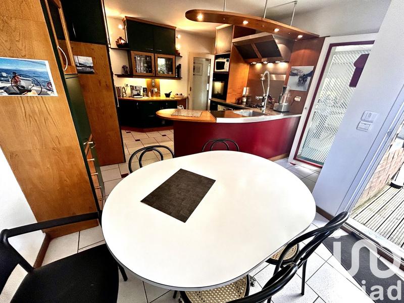 Maison - 250 m² - 10 pièces