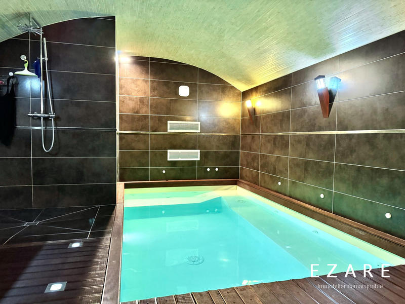 Maison - 231 m² - 8 pièces