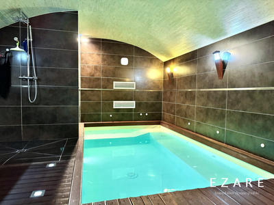 Maison - 231 m² - 8 pièces
