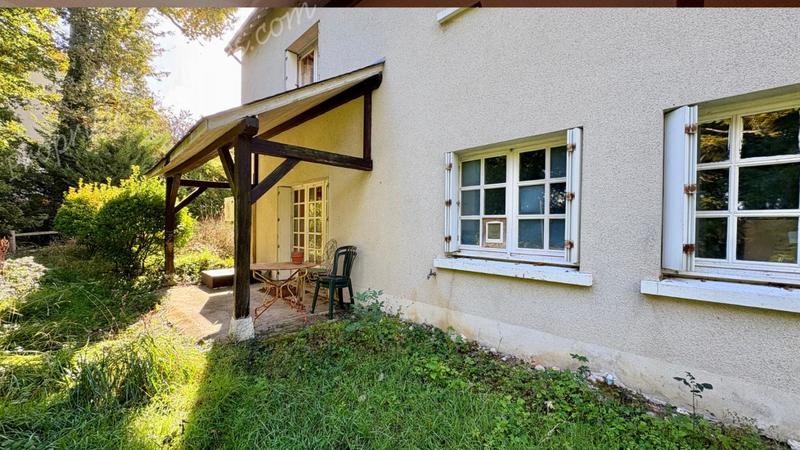 Maison - 180 m² - 11 pièces