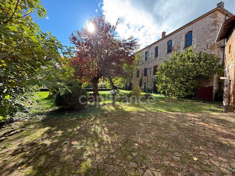 Maison - 930 m² - 23 pièces