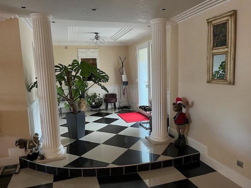 Maison - 230 m² - 7 pièces