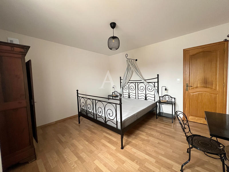 Maison - 225 m² - 8 pièces